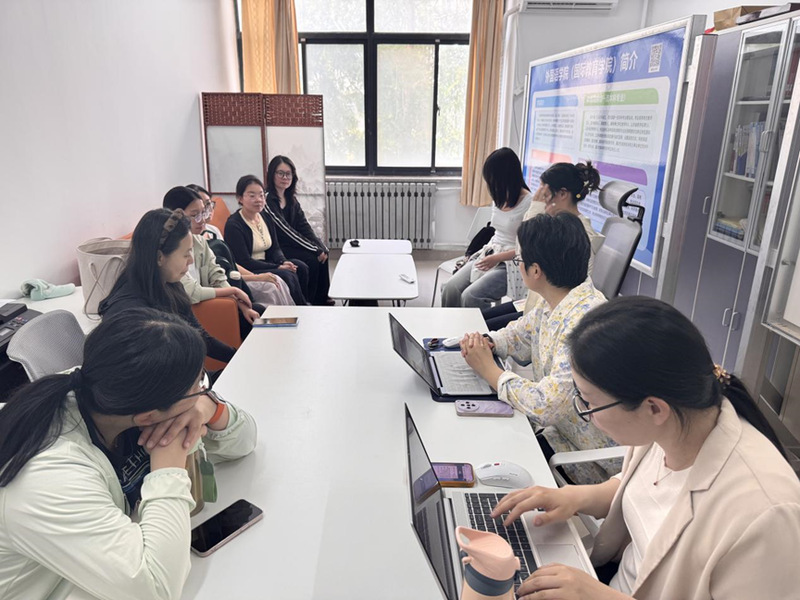 学院召开英语、翻译专业学生期中...